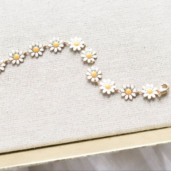 White Daisy Enamel Chain Choker Necklace - Picture 4 of 12